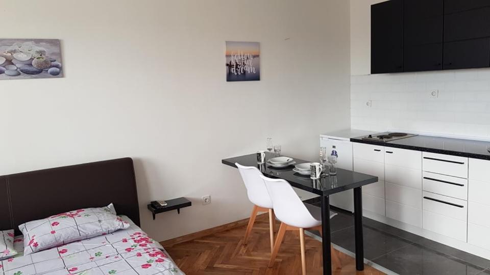Central View Apartment Скоп'є Екстер'єр фото